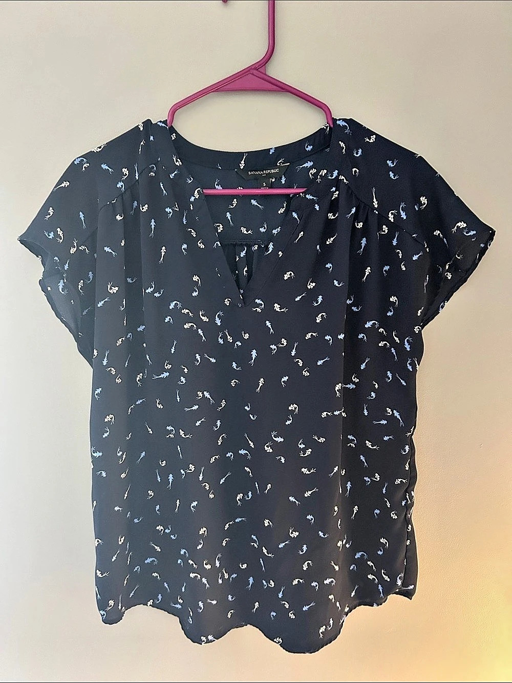 Banana Republic Animal Print Blouse in Blue Size Small